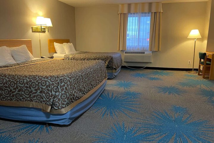 Room 16 of 40