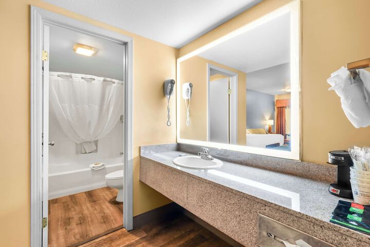Room 21 of 33