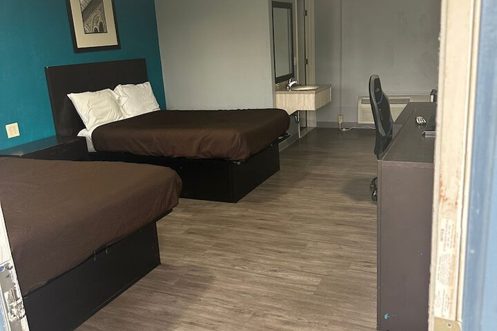 Room 11 of 23