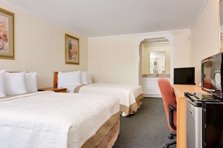 Room 10 of 17