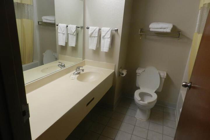 Room 14 of 28