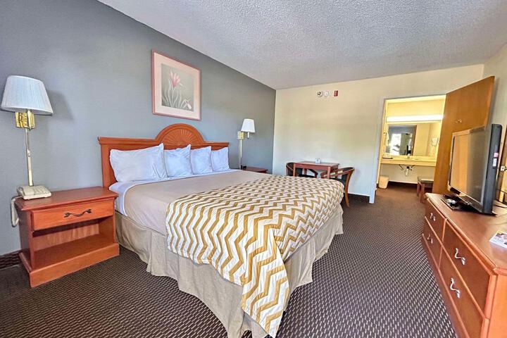 Travelodge by Wyndham Alachua