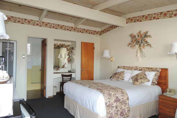 Room 42 of 49