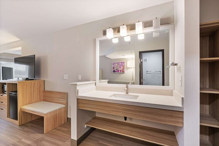 Best Western Lake Oswego / Portland Hotel & Suites