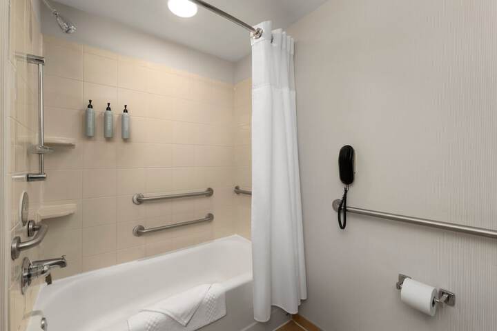 Room 32 of 42
