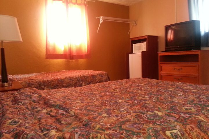 Room 17 of 28
