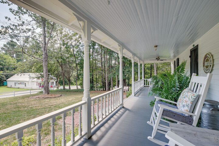 Historic & Charming Pittsboro Home w / Fireplaces