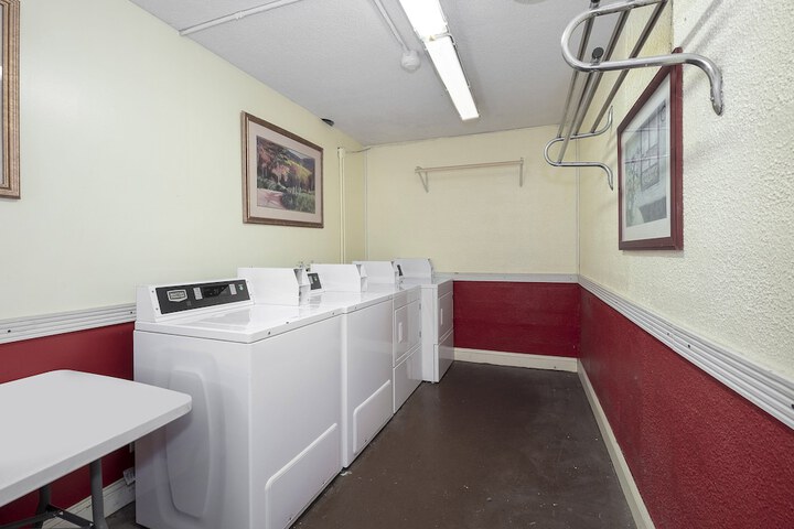 Room 11 of 27