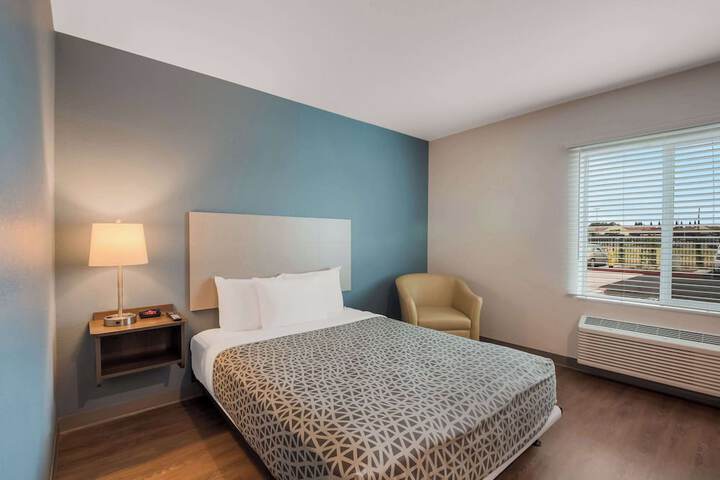 WoodSpring Suites Bellflower - Los Angeles