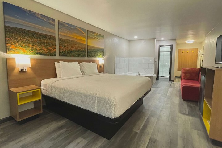 Room 10 of 29