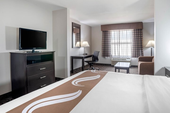 Room 32 of 68