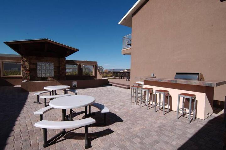 Tacit Shadow Resort Paradise Deluxe Suite Gym, Coffee Bar, Hot-Tub, Free Laundry, Food Available