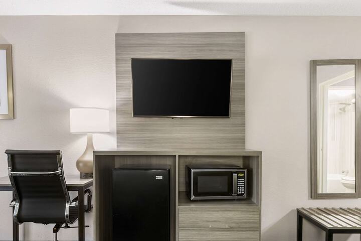 Room 33 of 43
