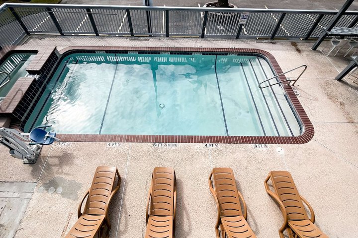 Pool 17 of 36