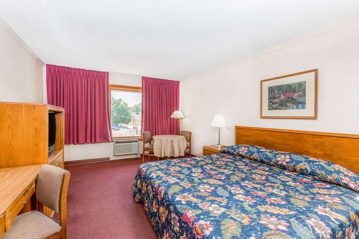 Room 11 of 18