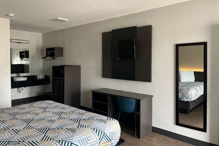 Room 11 of 15