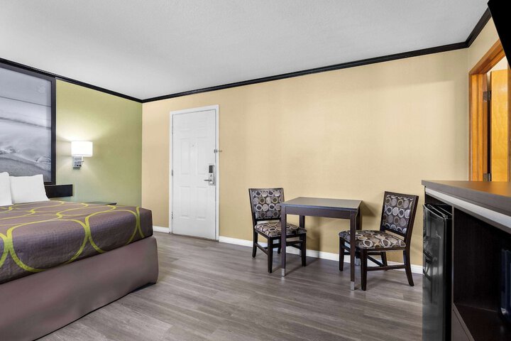 Super 8 by Wyndham Crescent City