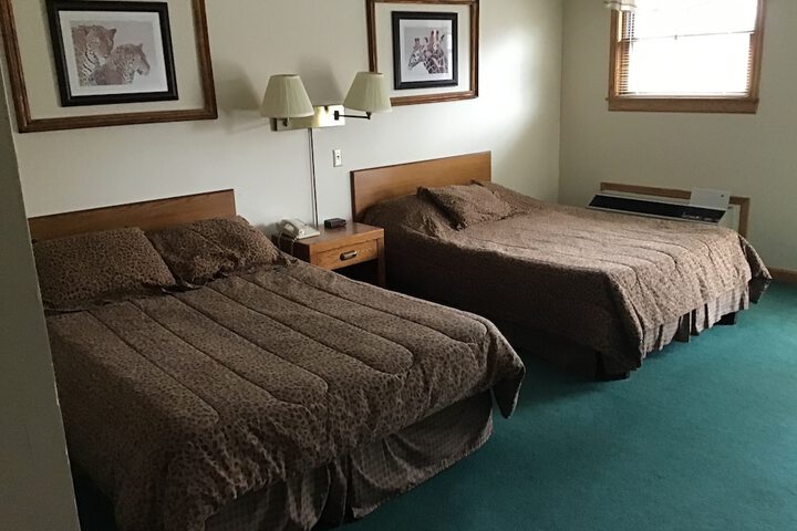 Room 4 of 9