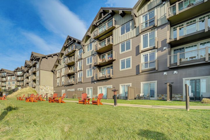 Mountain Views & Pool Access: Cle Elum Condo!