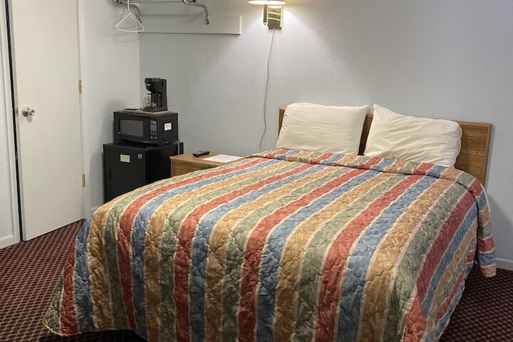 Room 9 of 34