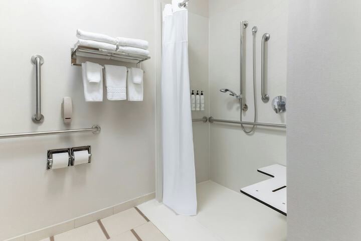 Room 15 of 34