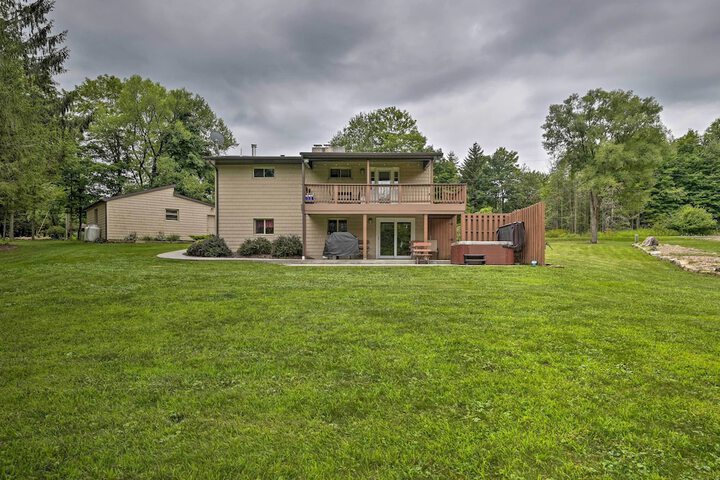 Indian Lake Retreat w / Wet Bar & Covered Deck