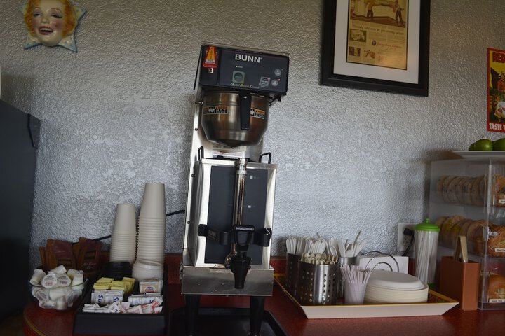 Breakfast/Coffee Service 31 of 50