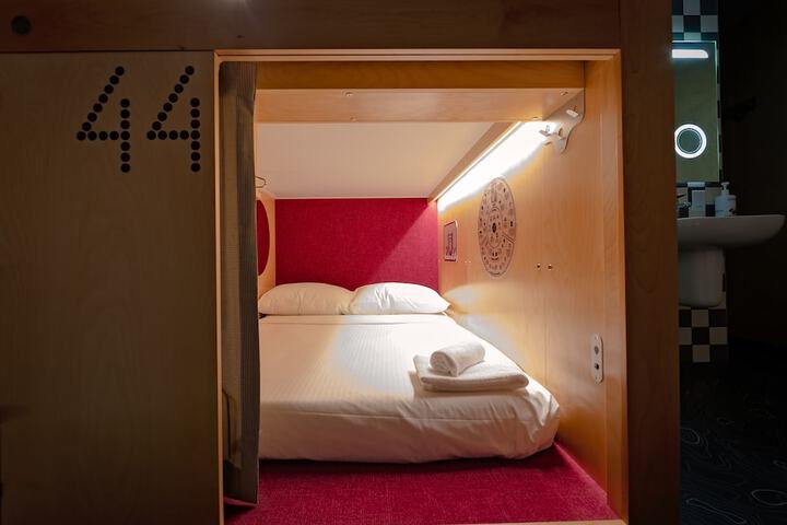 Room 30 of 65