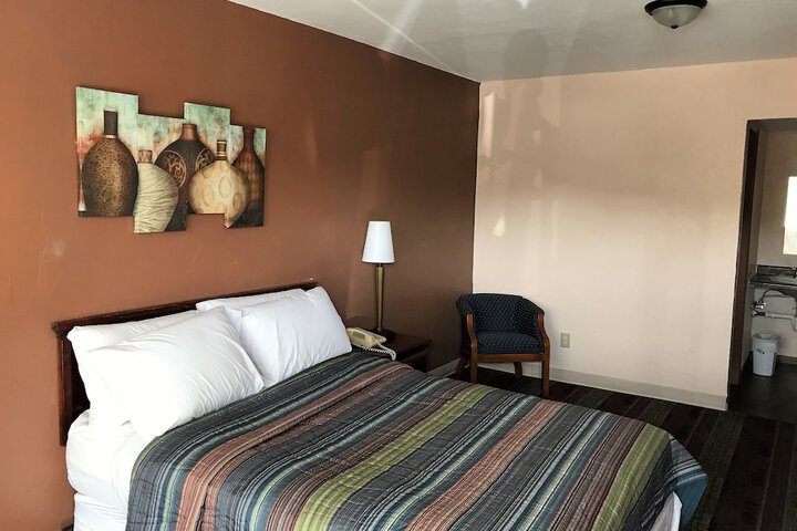 Room 6 of 10