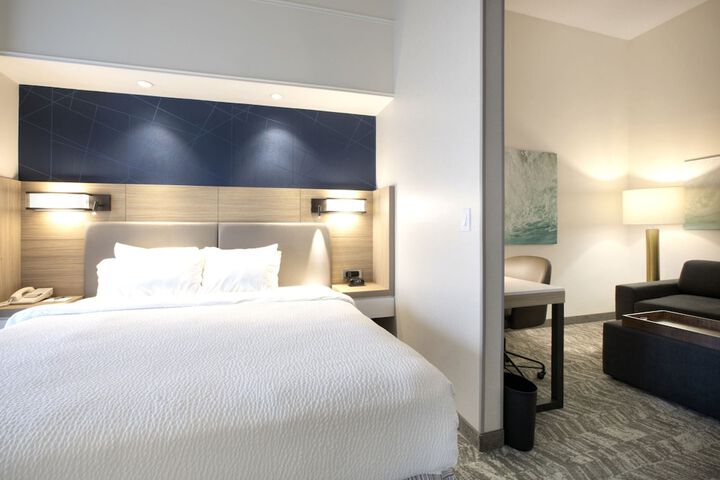 Room 17 of 33