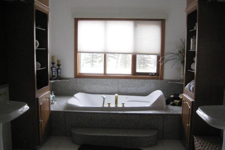 Rolling Hills Country Resort Bed and Breakfast