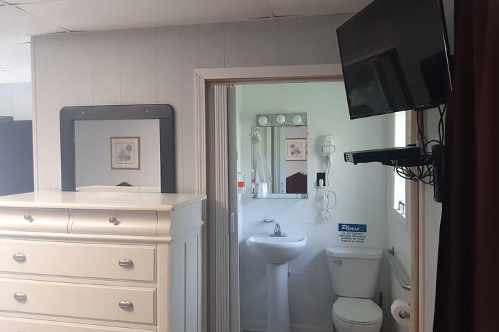 Room 5 of 11