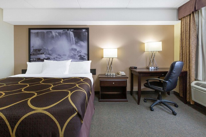 Room 8 of 25