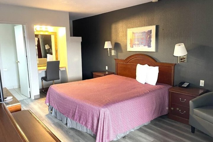 Room 15 of 34