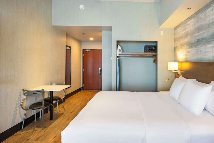 Room 36 of 60