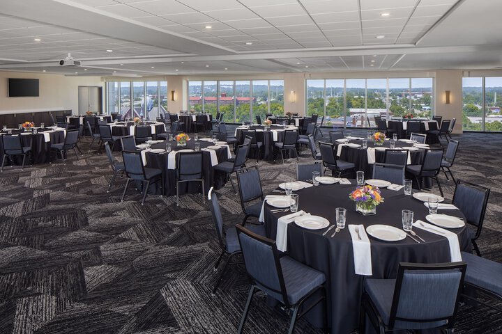 Ballroom/Hall 19 of 24