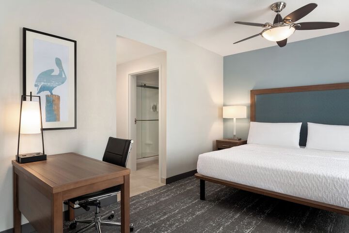 Homewood Suites by Hilton Fort Myers Airport / FGCU