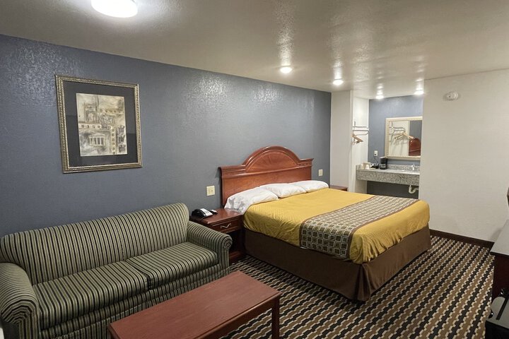 Room 9 of 25