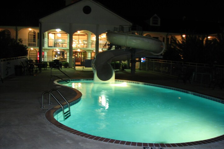 Pool 11 of 25