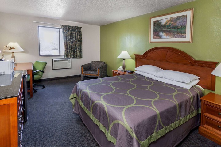 Room 11 of 36