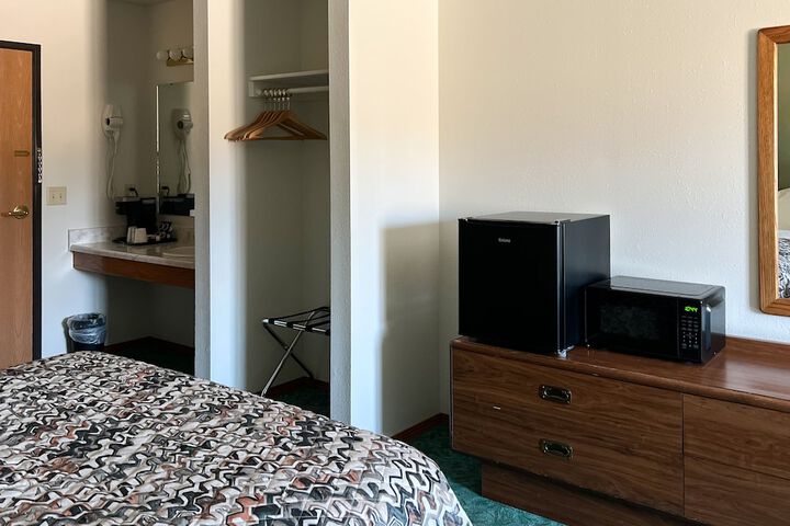 Room 7 of 16