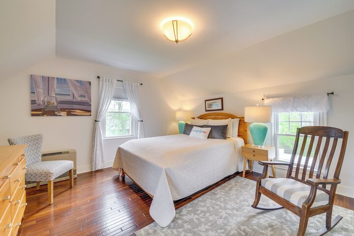 Rockland Home w / Deck 5 Mins to Historic Downtown!