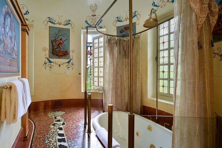 Room 26 of 120