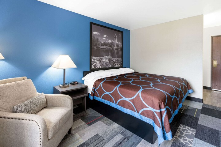 Room 12 of 24