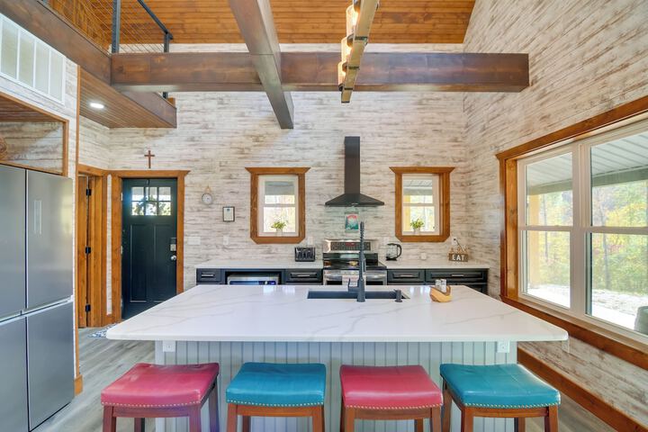 Hike & Climb: Pet-friendly Red River Gorge Cabin!