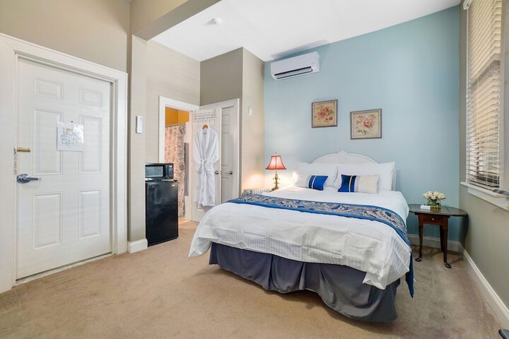 Room 32 of 43