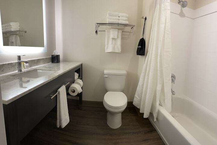 Room 16 of 28