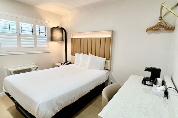 Room 9 of 15