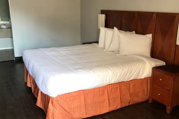 Room 17 of 33