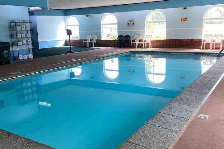 Super 8 by Wyndham New Hampton